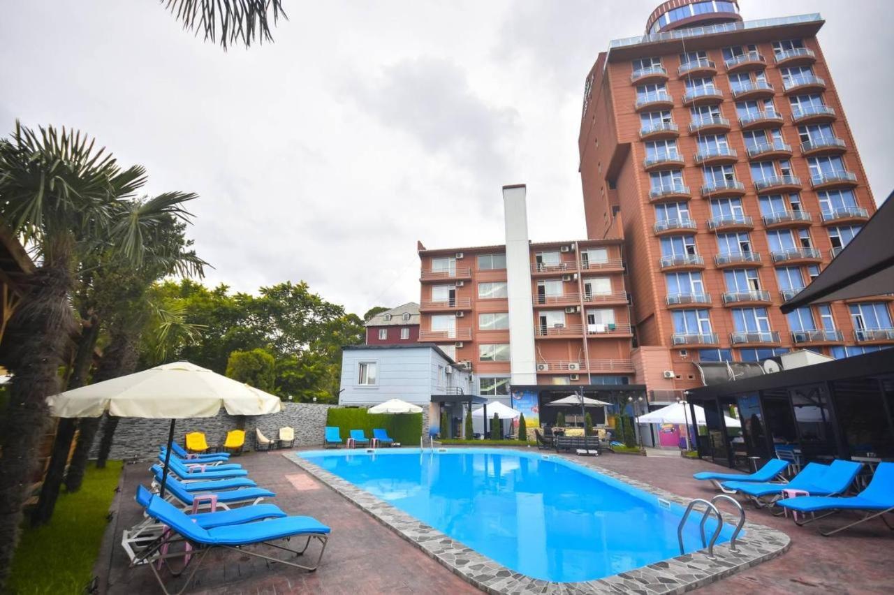 Hotel Genatsvale Batoemi Buitenkant foto