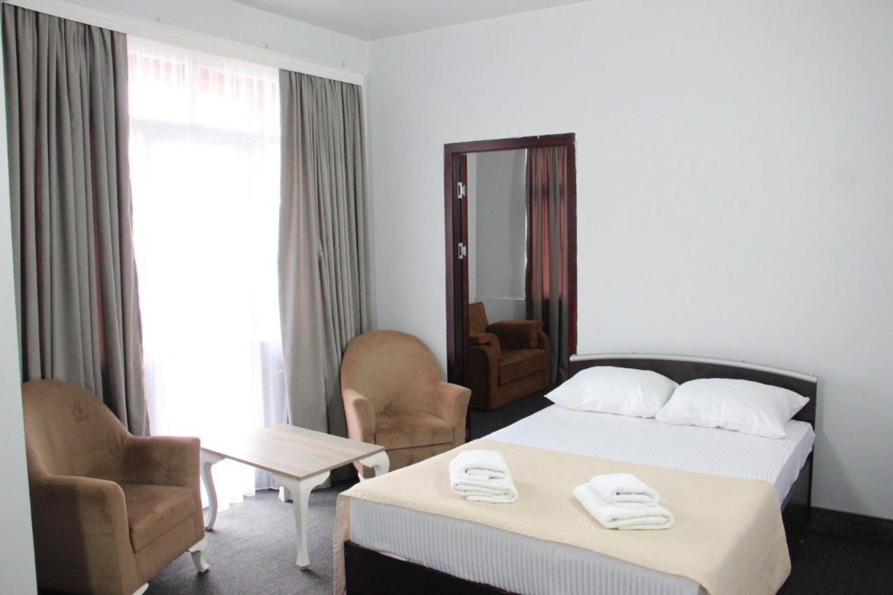 Hotel Genatsvale Batoemi Buitenkant foto