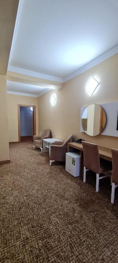 Hotel Genatsvale Batoemi Buitenkant foto