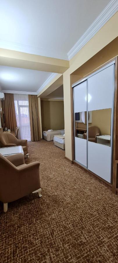 Hotel Genatsvale Batoemi Buitenkant foto