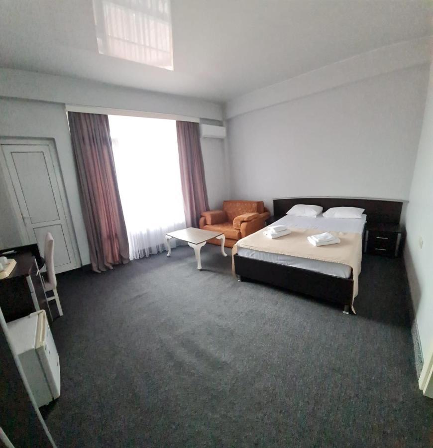 Hotel Genatsvale Batoemi Buitenkant foto