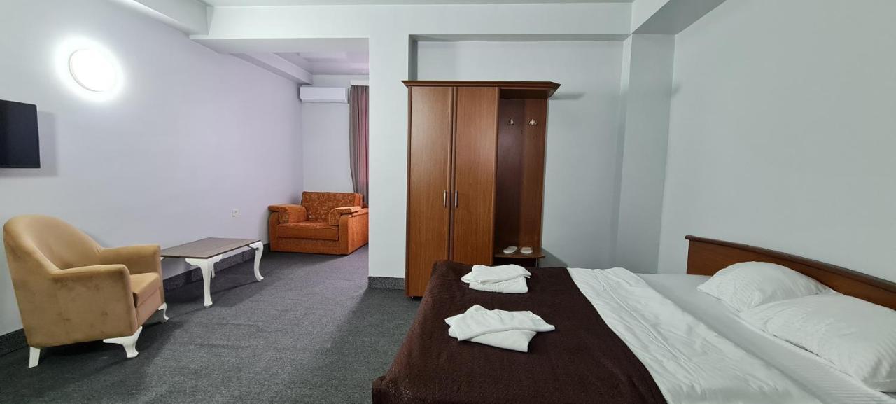 Hotel Genatsvale Batoemi Buitenkant foto