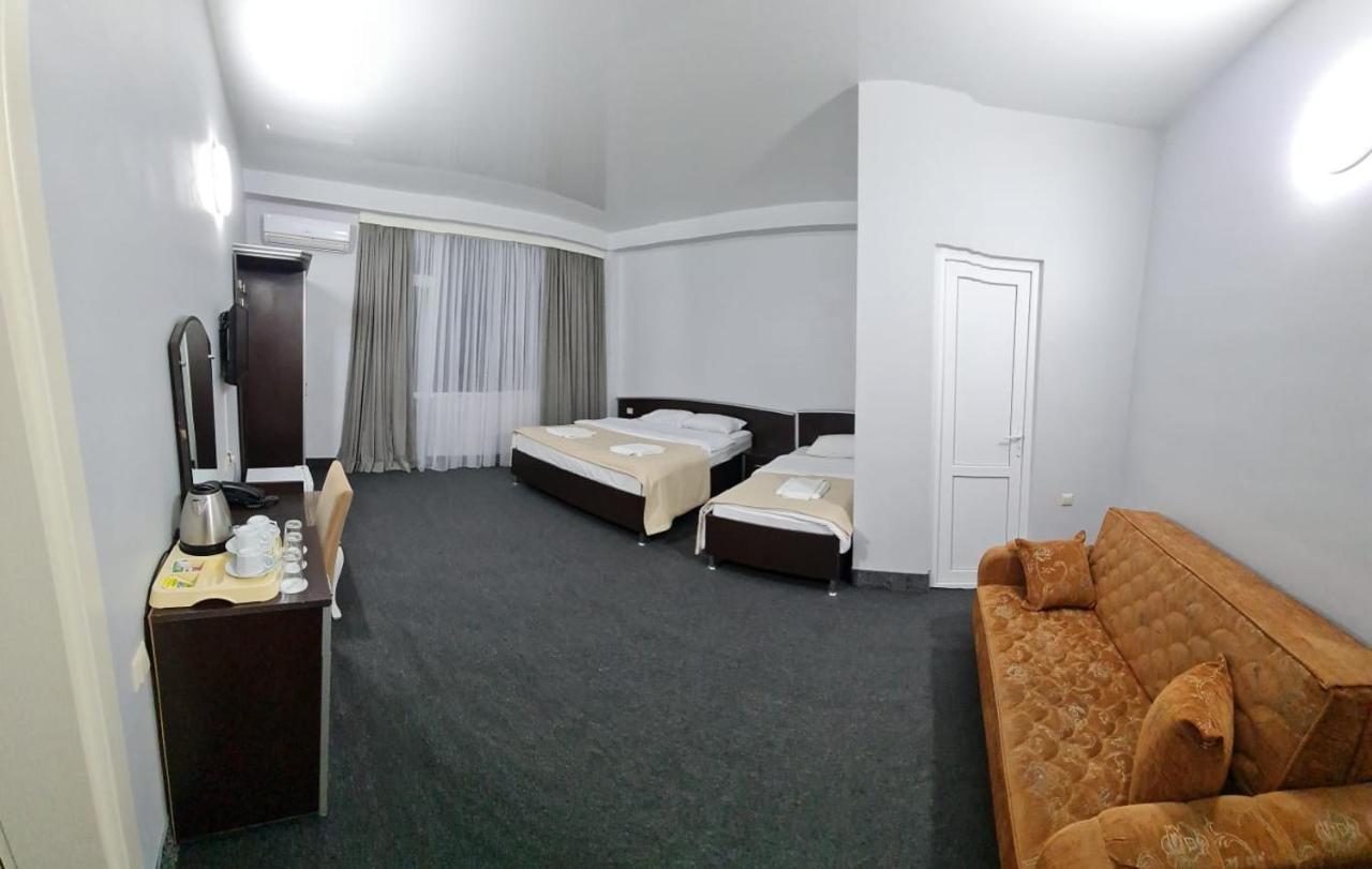 Hotel Genatsvale Batoemi Buitenkant foto