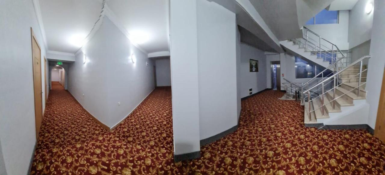 Hotel Genatsvale Batoemi Buitenkant foto